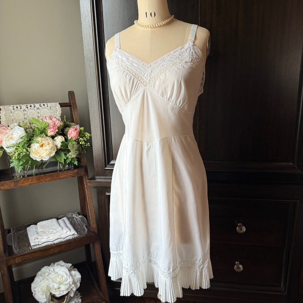 Vintage‎ White Full Slip Dress Lace Pleated Hem Midi Nightgown M Cottagecore